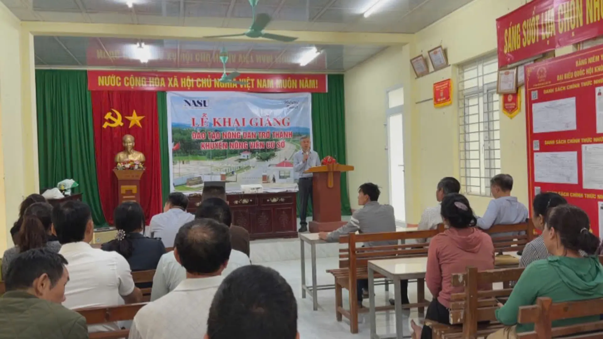 Khai giảng lớp học